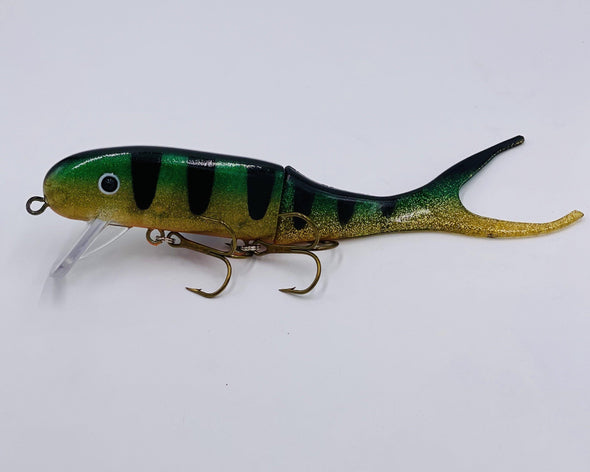Perch The Shallow Invader is a hybrid crank bait from Musky Innovations. The front half is hard plastic and the back half is a soft plastic replaceable tail. This construction gives the Shallow Invader a very unique swimming action unlike any other crank bait on the market. Baits sizes can be cast or trolled. 