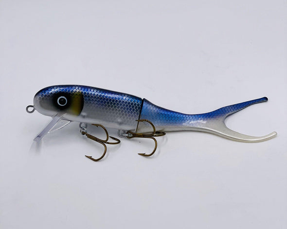 Cisco The Shallow Invader is a hybrid crank bait from Musky Innovations. The front half is hard plastic and the back half is a soft plastic replaceable tail. This construction gives the Shallow Invader a very unique swimming action unlike any other crank bait on the market. Baits sizes can be cast or trolled. 