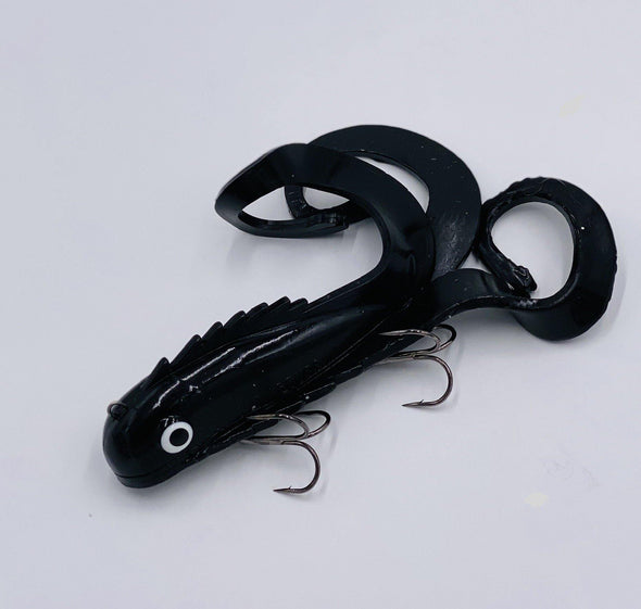 BlackThe Mid Medussa, from Chaos Tackle,  has been designed to be the ultimate musky catching machine! The Mid Medussa's three irresistible tails have been designed to catch you a trophy! Anglers will have amazing success with a straight retrieve, pulling, ripping, twitching, and even jigging.